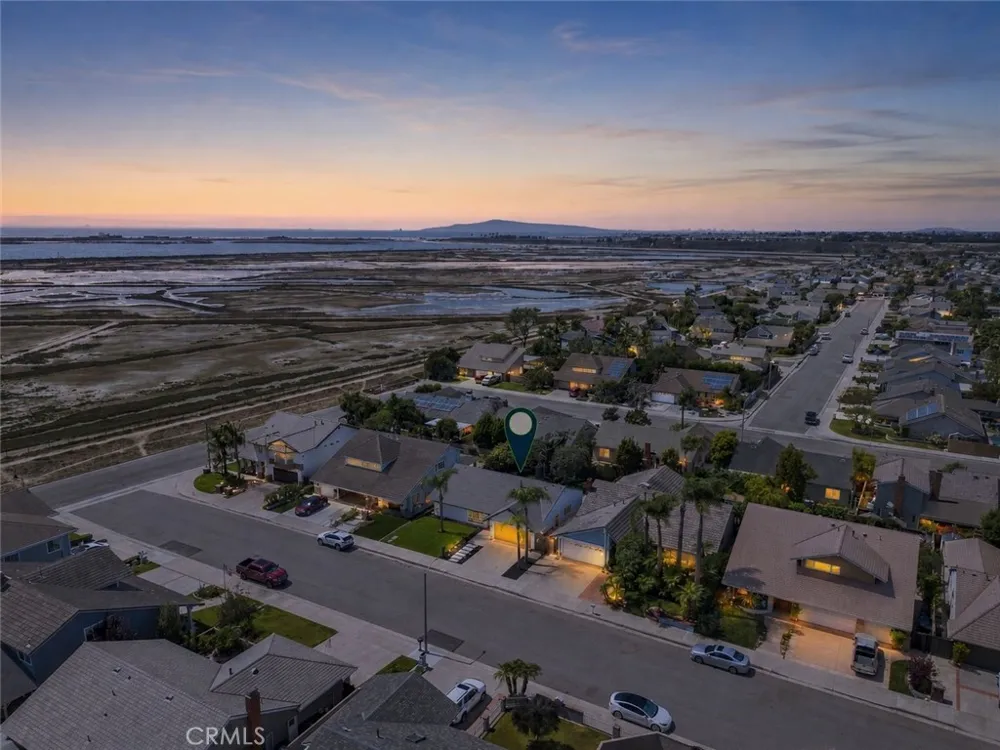 17951 Whitford Lane Huntington Beach, CA 92649