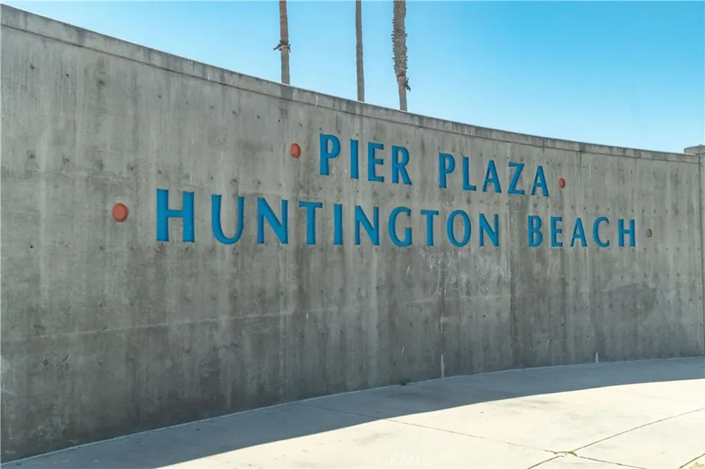 17951 Whitford Lane Huntington Beach, CA 92649