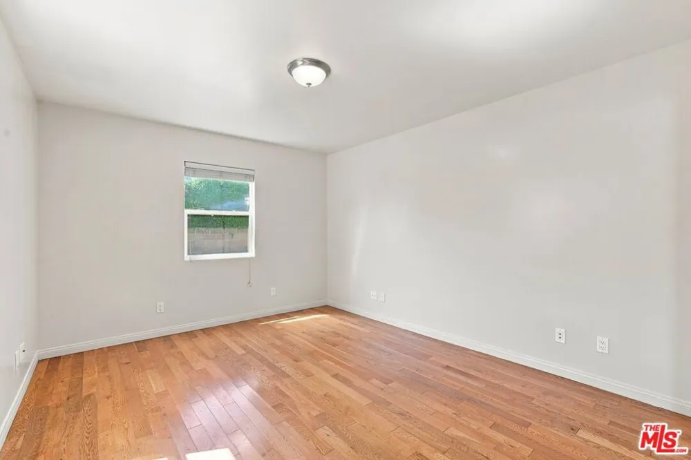 8845 Glider Avenue Los Angeles, CA 90045
