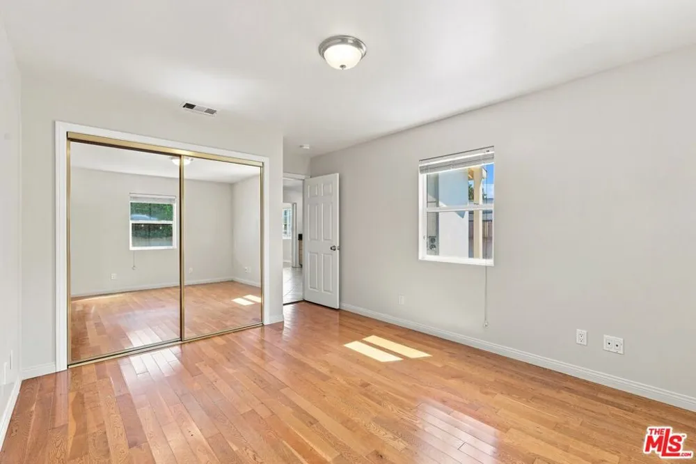 8845 Glider Avenue Los Angeles, CA 90045