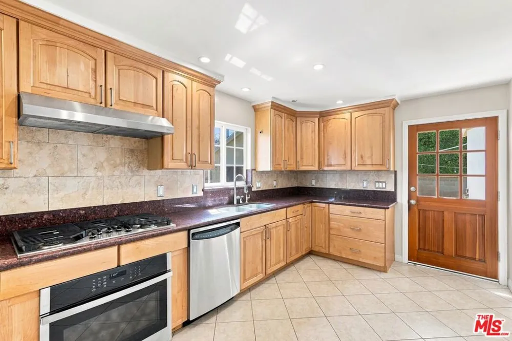 8845 Glider Avenue Los Angeles, CA 90045