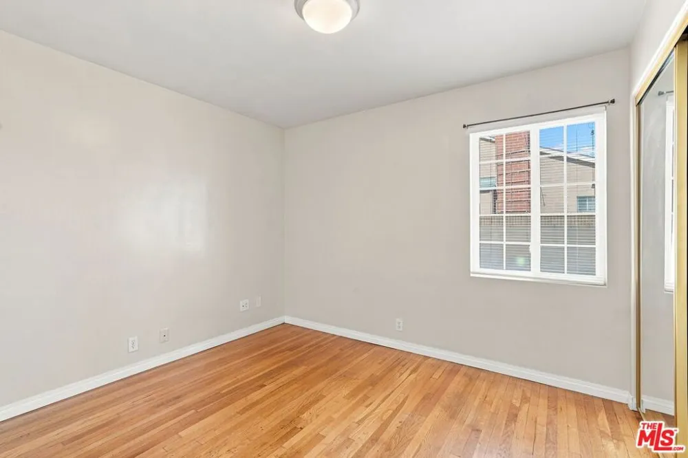 8845 Glider Avenue Los Angeles, CA 90045