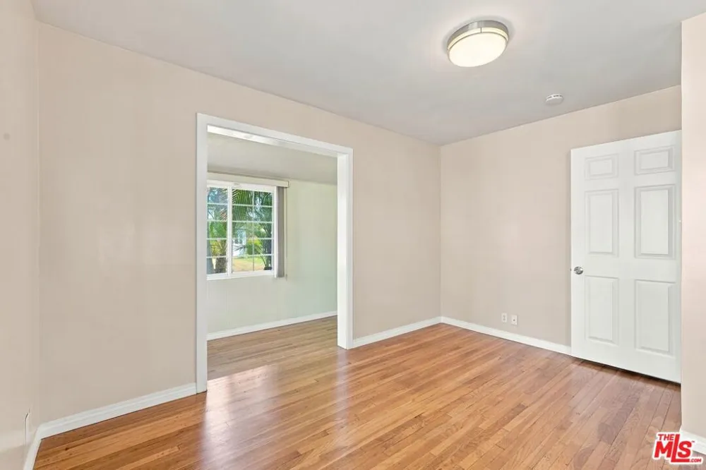 8845 Glider Avenue Los Angeles, CA 90045