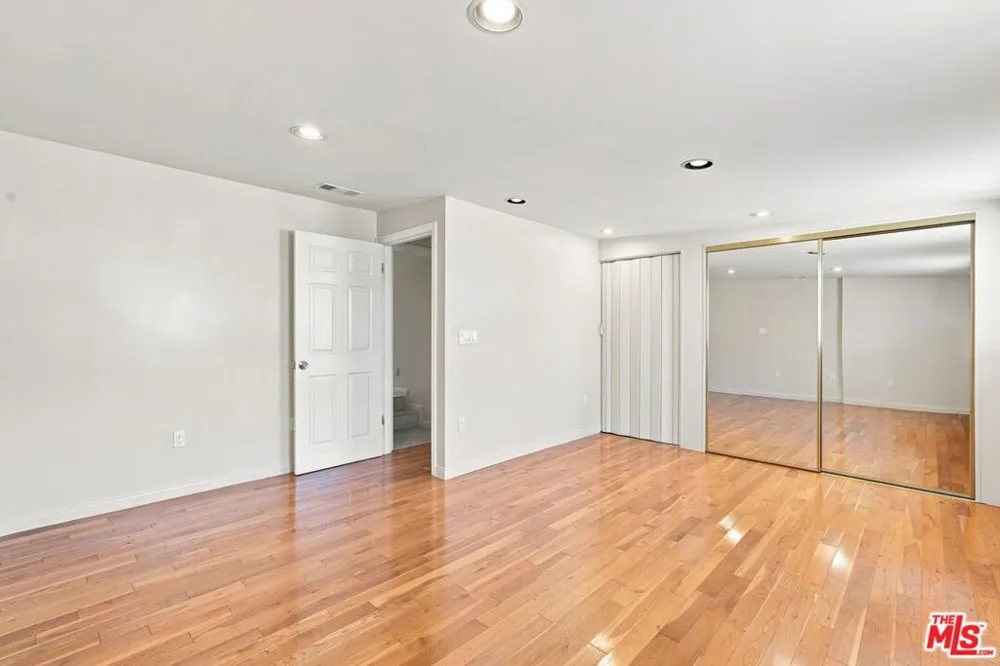 8845 Glider Avenue Los Angeles, CA 90045