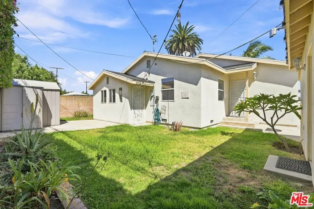 8845 Glider Avenue Los Angeles, CA 90045