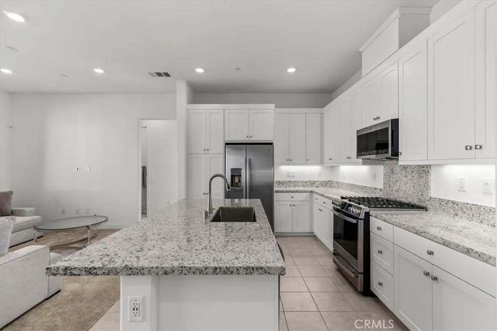 27410 Merlin Place #305 Valencia, CA 91381