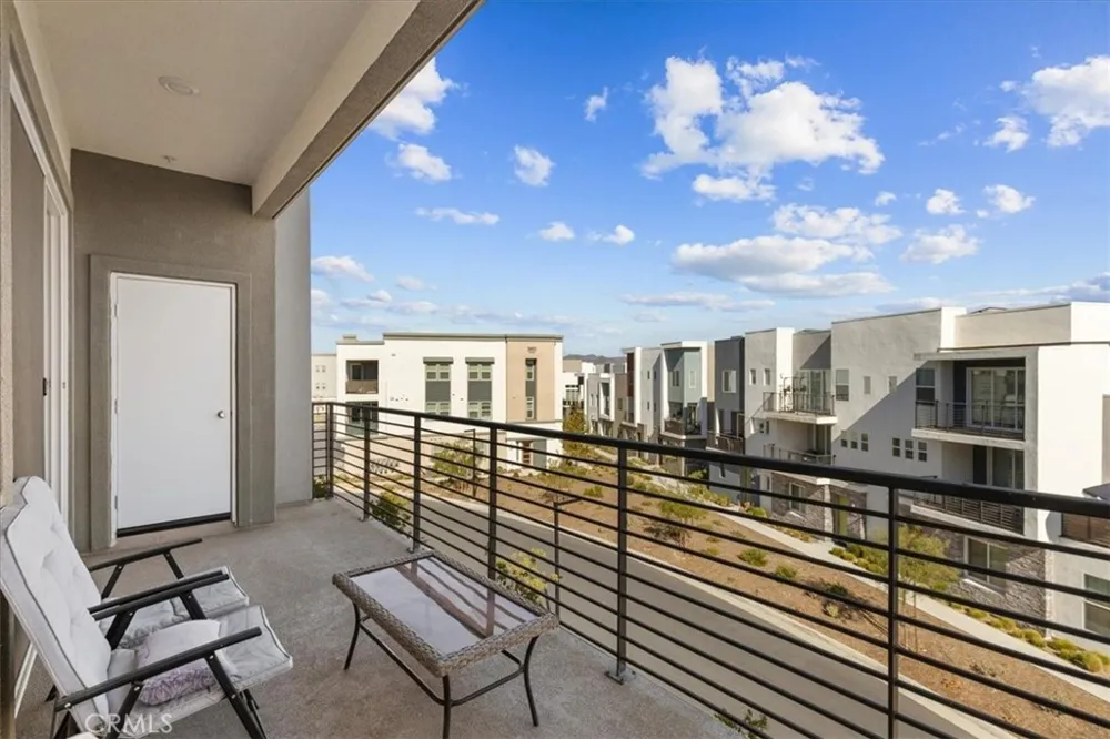 27410 Merlin Place #305 Valencia, CA 91381