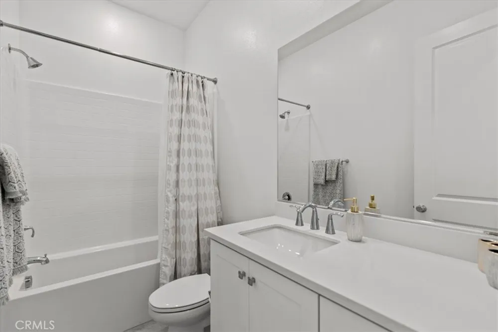 27410 Merlin Place #305 Valencia, CA 91381