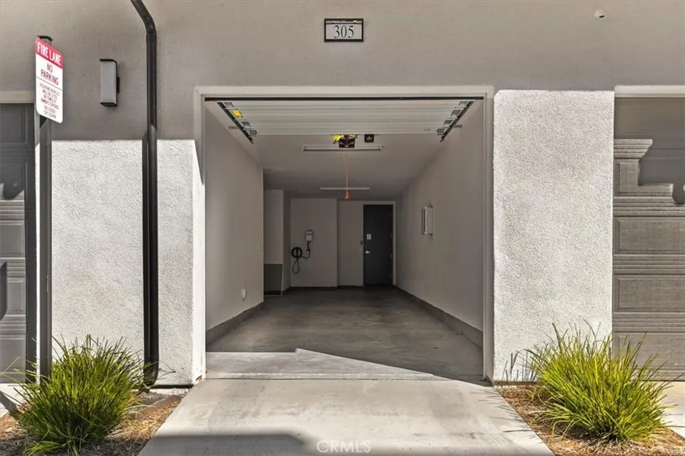 27410 Merlin Place #305 Valencia, CA 91381