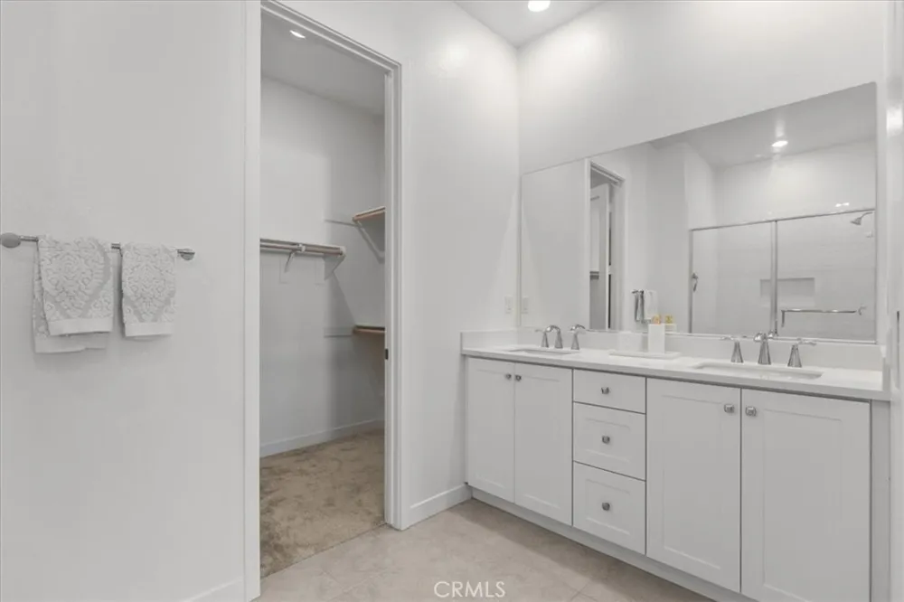 27410 Merlin Place #305 Valencia, CA 91381