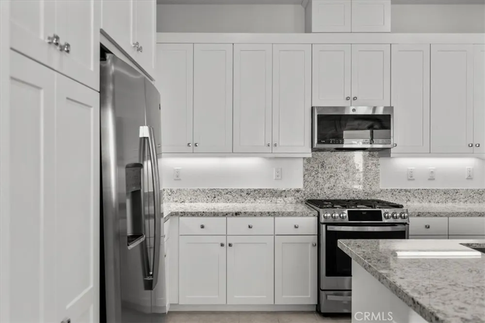 27410 Merlin Place #305 Valencia, CA 91381