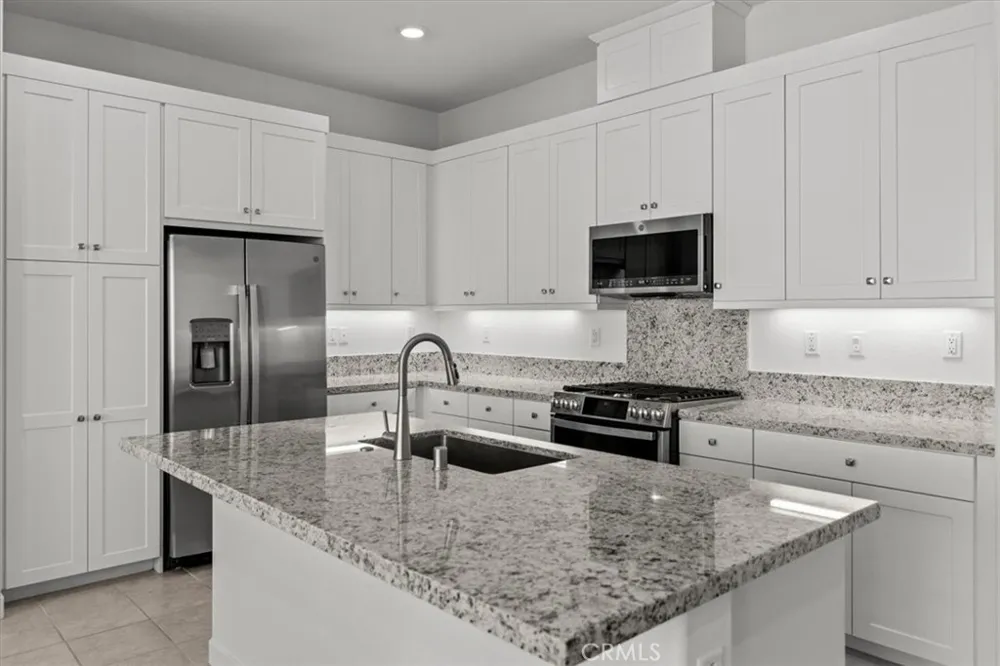 27410 Merlin Place #305 Valencia, CA 91381