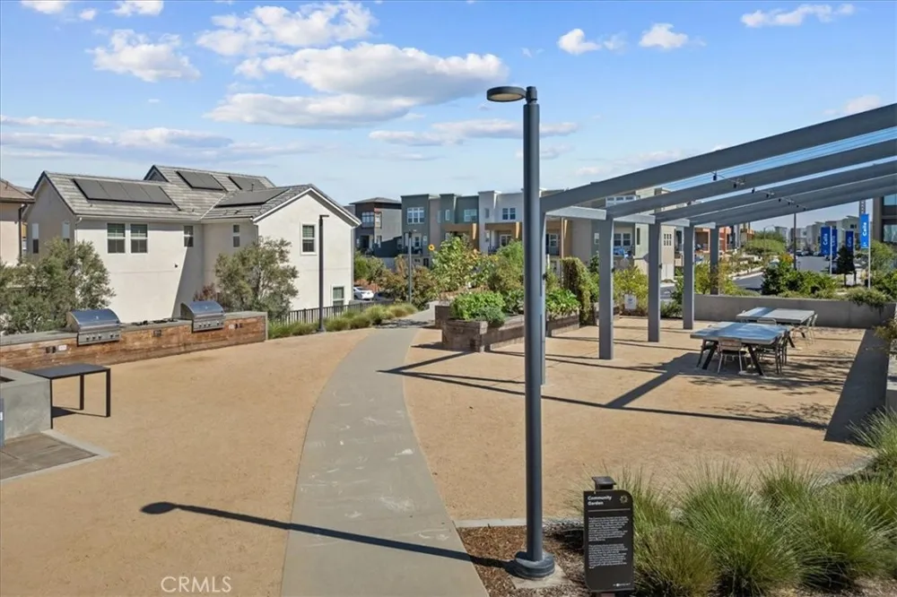 27410 Merlin Place #305 Valencia, CA 91381