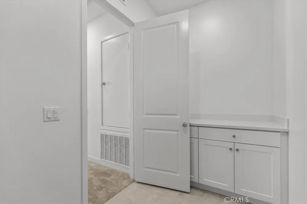 27410 Merlin Place #305 Valencia, CA 91381