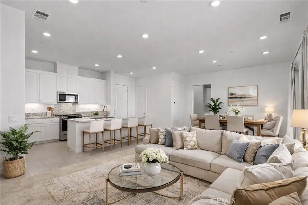 27410 Merlin Place #305 Valencia, CA 91381