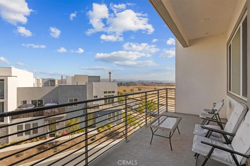 27410 Merlin Place #305 Valencia, CA 91381