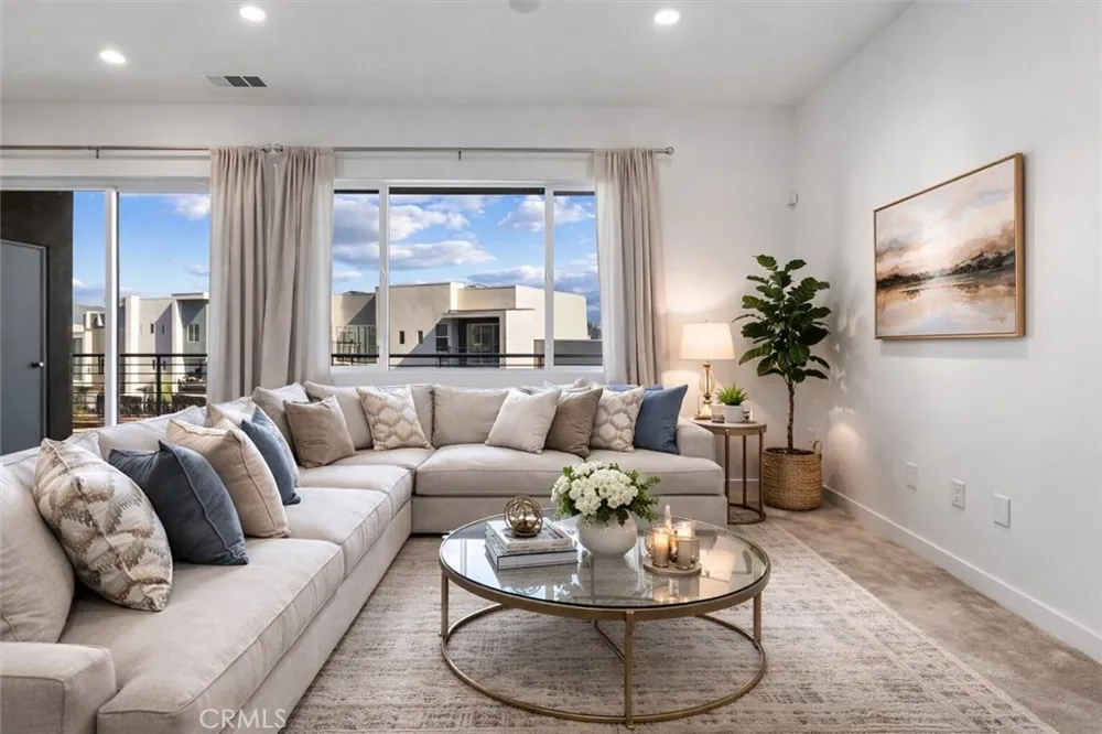 27410 Merlin Place #305 Valencia, CA 91381