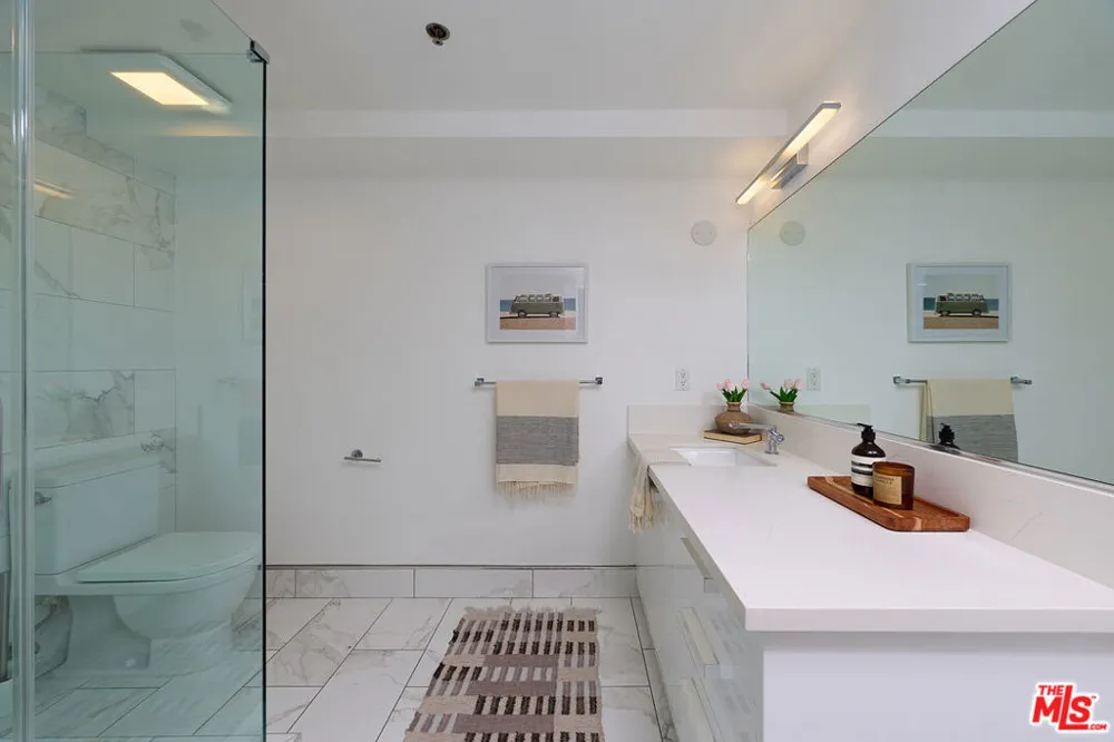 13326 Beach Avenue #105 Marina del Rey, CA 90292