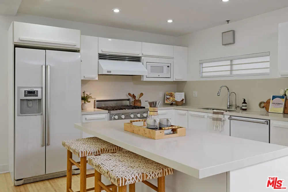 13326 Beach Avenue #105 Marina del Rey, CA 90292