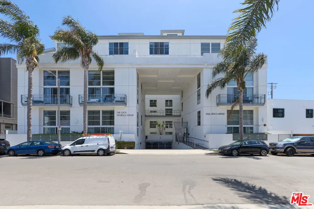 13326 Beach Avenue #105 Marina del Rey, CA 90292
