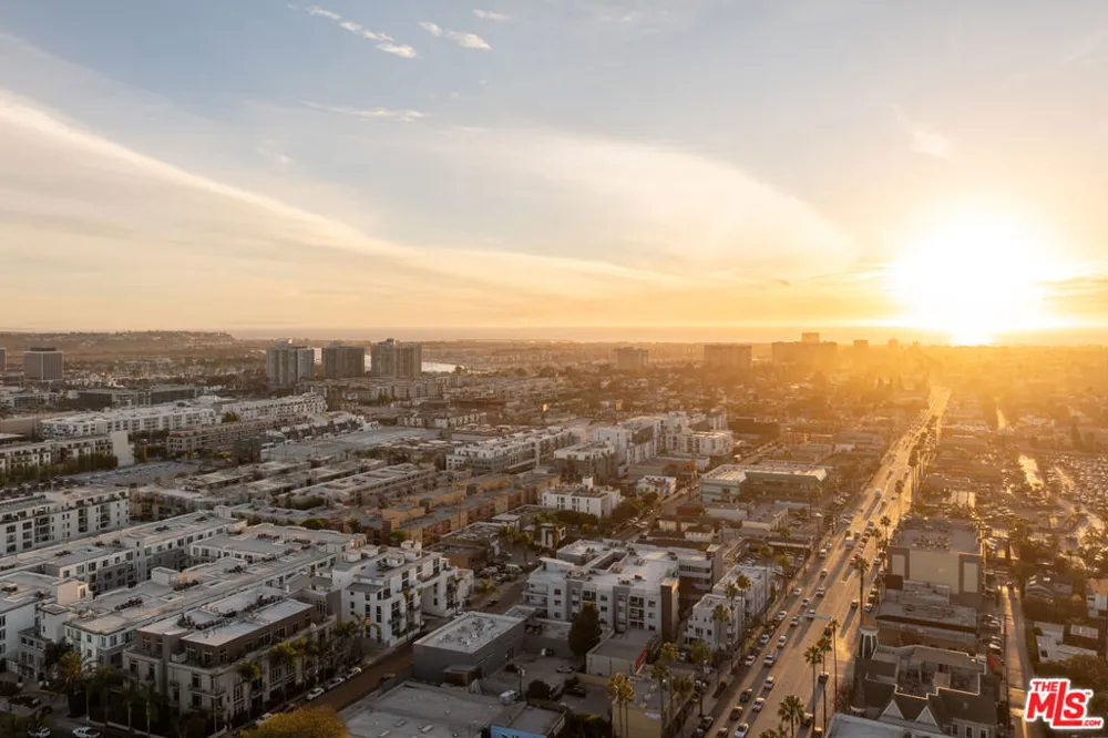 13326 Beach Avenue #105 Marina del Rey, CA 90292