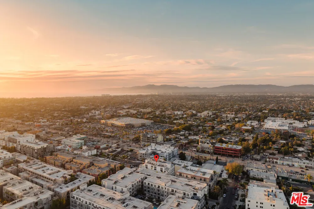 13326 Beach Avenue #105 Marina del Rey, CA 90292
