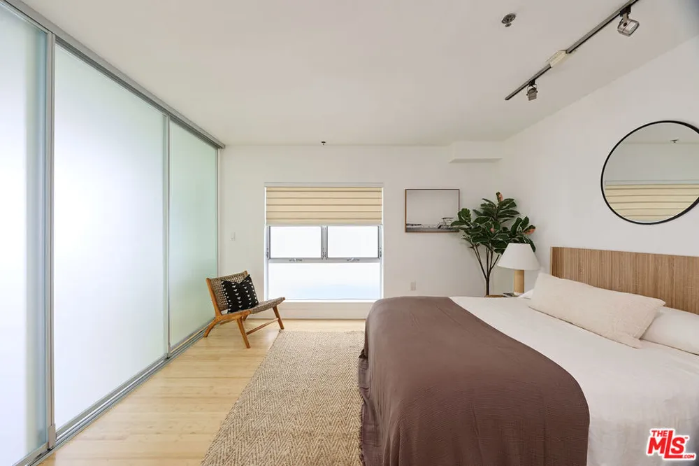 13326 Beach Avenue #105 Marina del Rey, CA 90292