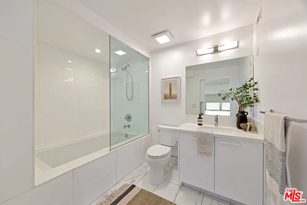 13326 Beach Avenue #105 Marina del Rey, CA 90292