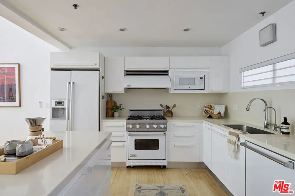 13326 Beach Avenue #105 Marina del Rey, CA 90292