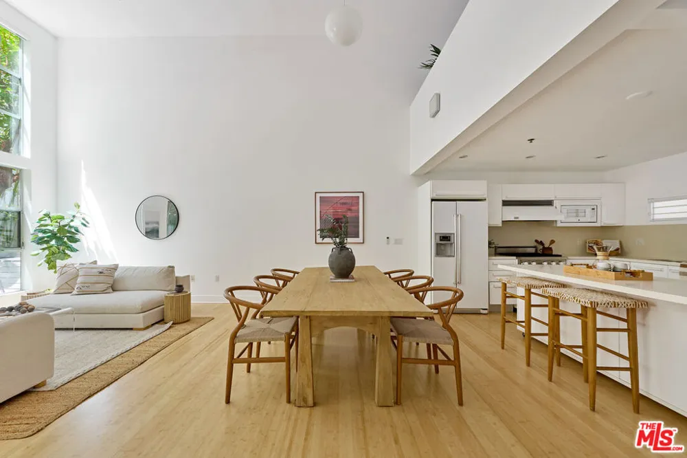 13326 Beach Avenue #105 Marina del Rey, CA 90292