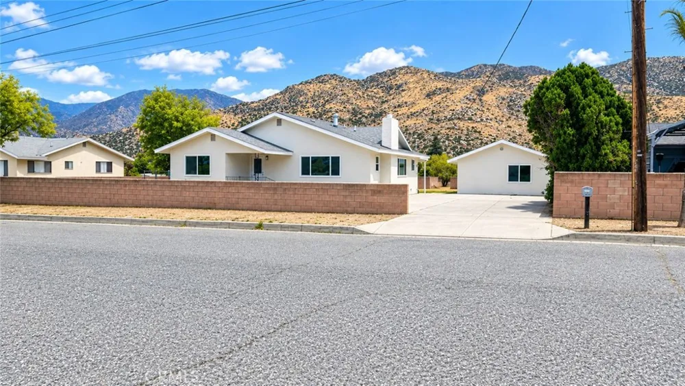 488 E Victory Avenue Banning, CA 92220