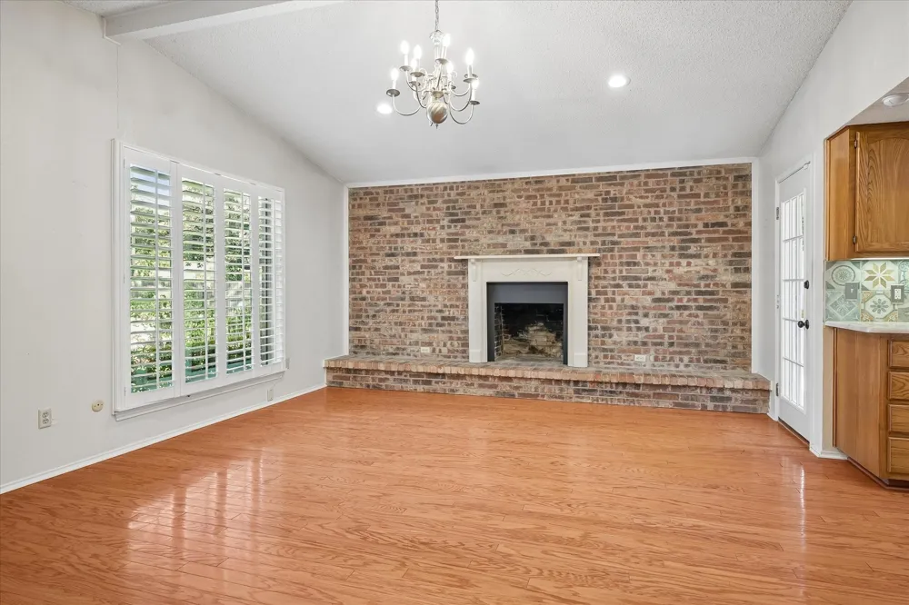 5516 Valparaiso Trail Arlington, TX 76017