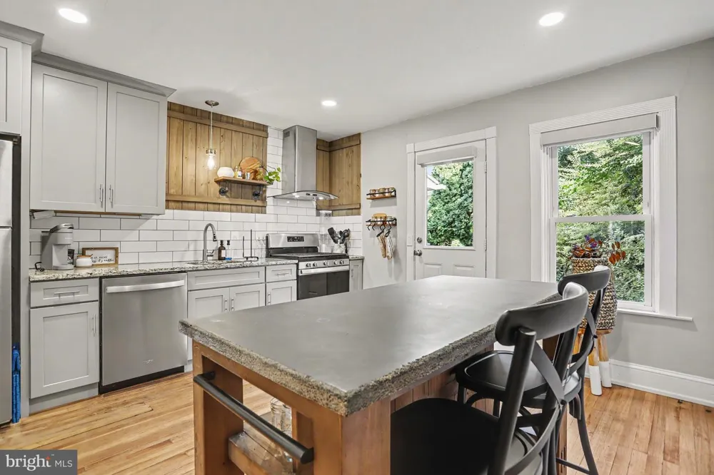 542 REYNOLDS Lancaster, PA 17602