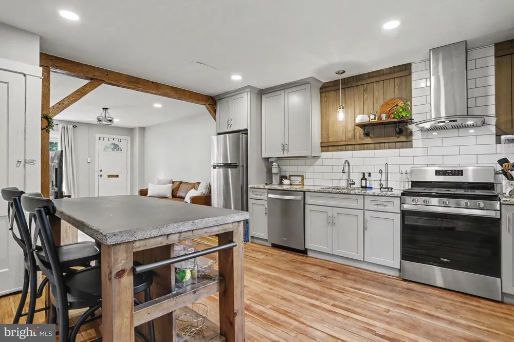 542 REYNOLDS Lancaster, PA 17602