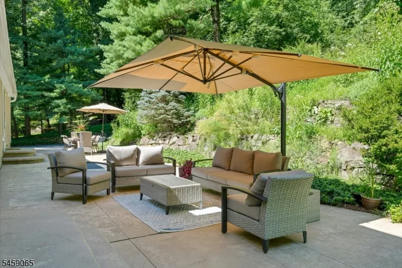 47 Long Ridge Rd Parsippany-Troy Hills, NJ 07869