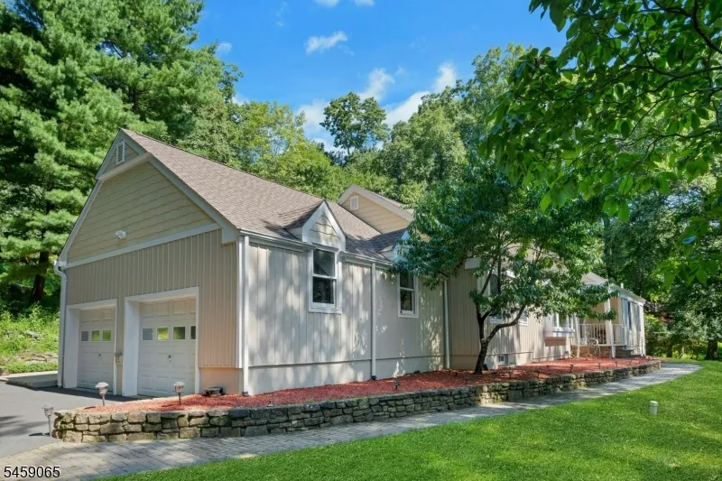 47 Long Ridge Rd Parsippany-Troy Hills, NJ 07869