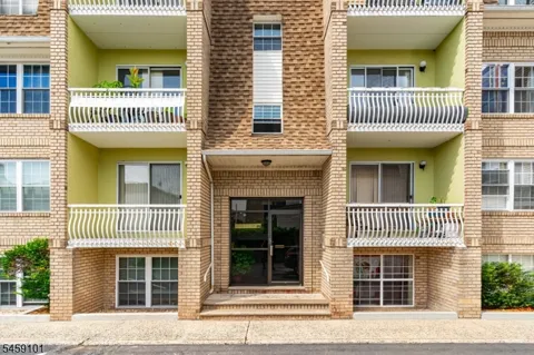 272 Walnut St #5D Unit 5D