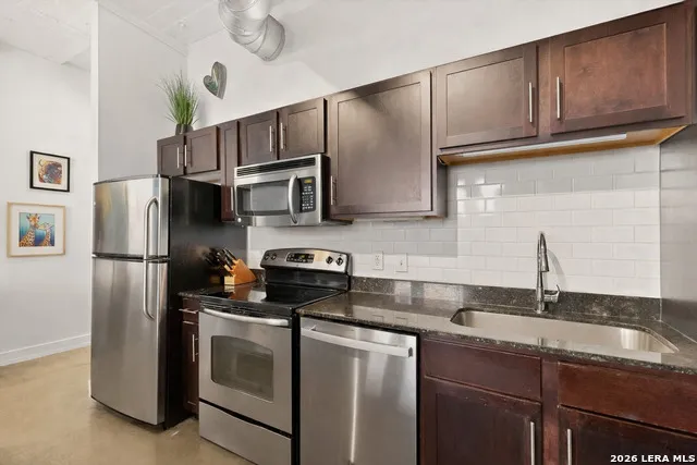 1401 S FLORES ST #APT 109 San Antonio, TX 78204