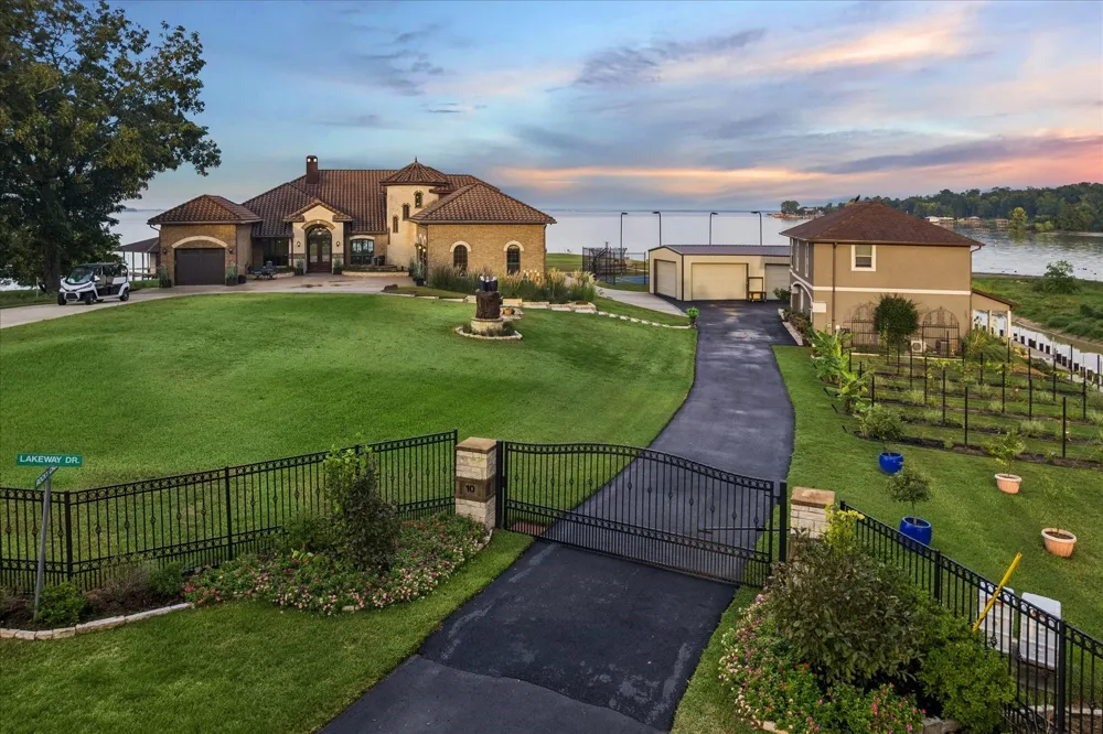 18 Lakeway Drive Coldspring, TX 77331
