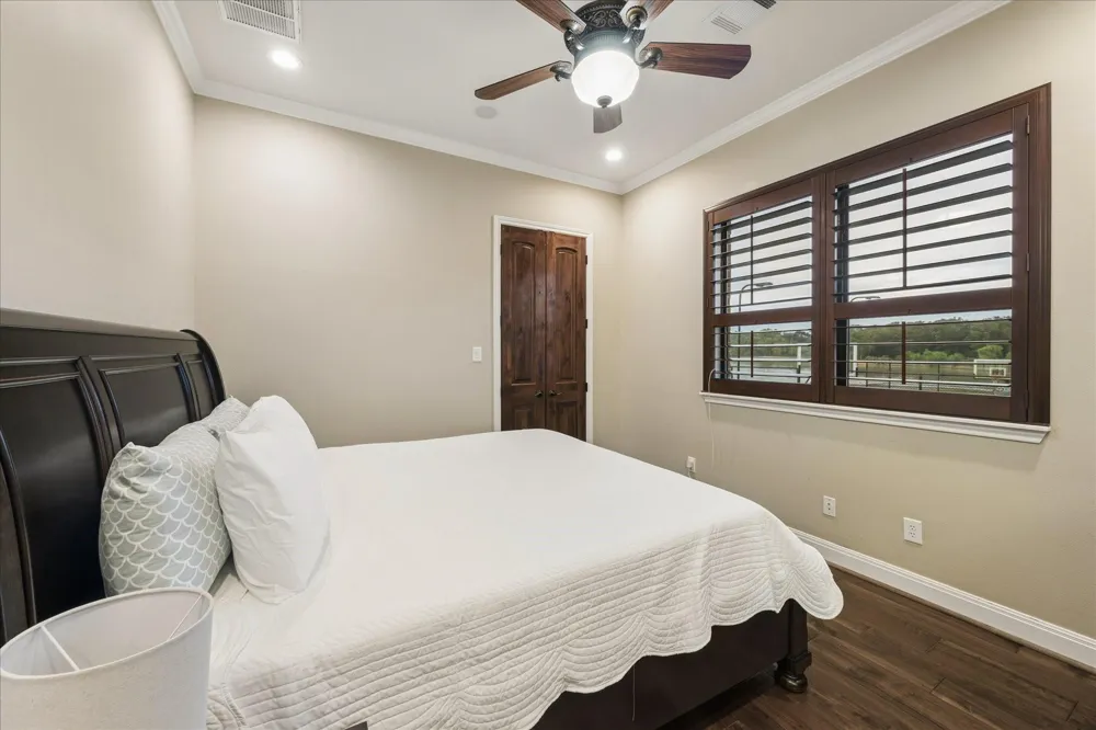 18 Lakeway Drive Coldspring, TX 77331