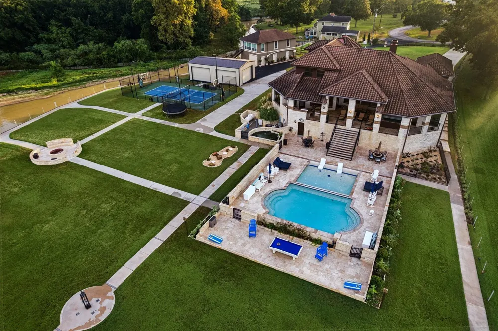 18 Lakeway Drive Coldspring, TX 77331