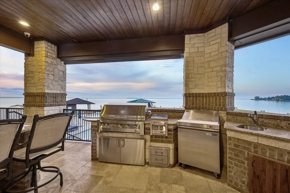 18 Lakeway Drive Coldspring, TX 77331