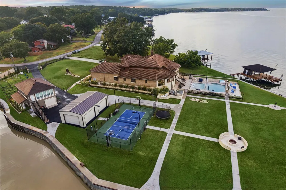 18 Lakeway Drive Coldspring, TX 77331