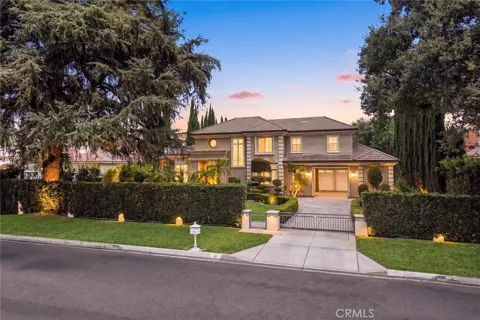 41 W Las Flores Avenue