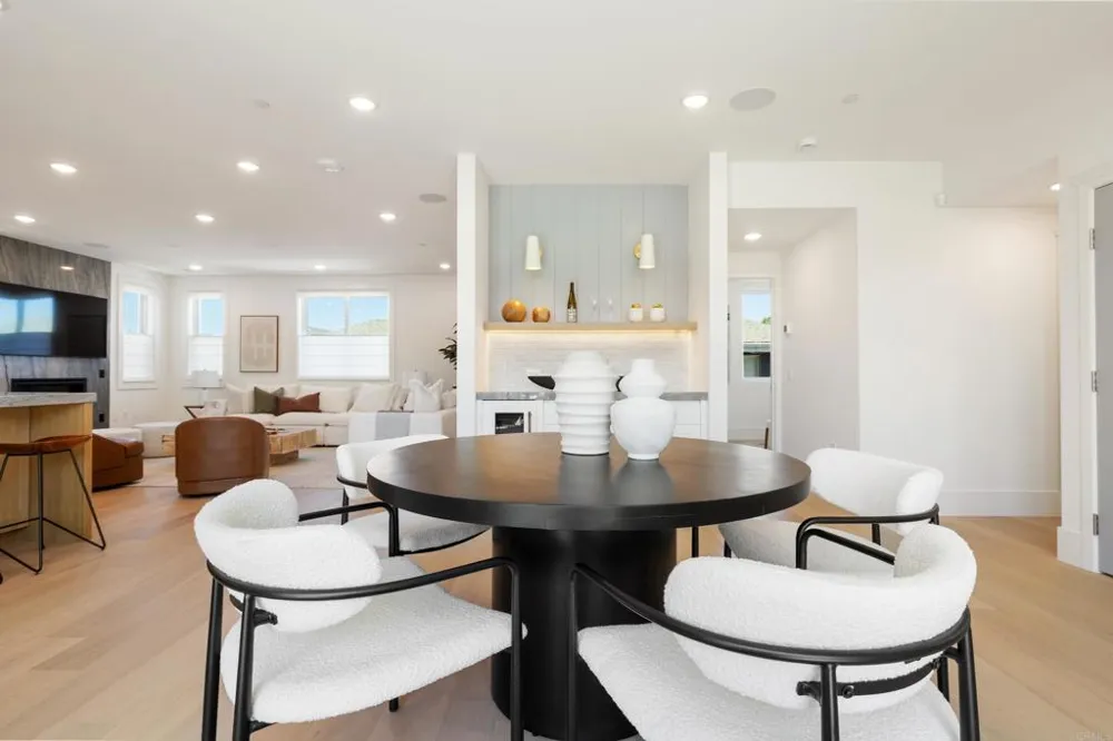 270 Normandy Lane Carlsbad, CA 92008
