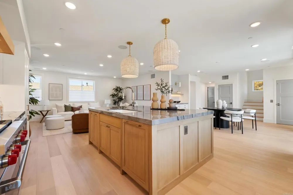 270 Normandy Lane Carlsbad, CA 92008