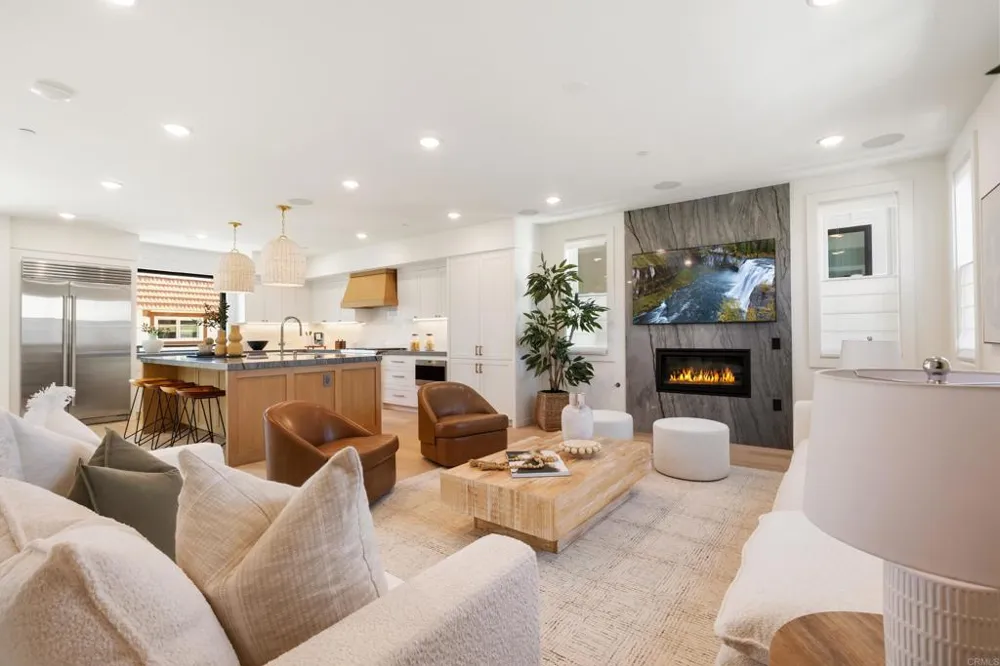 270 Normandy Lane Carlsbad, CA 92008