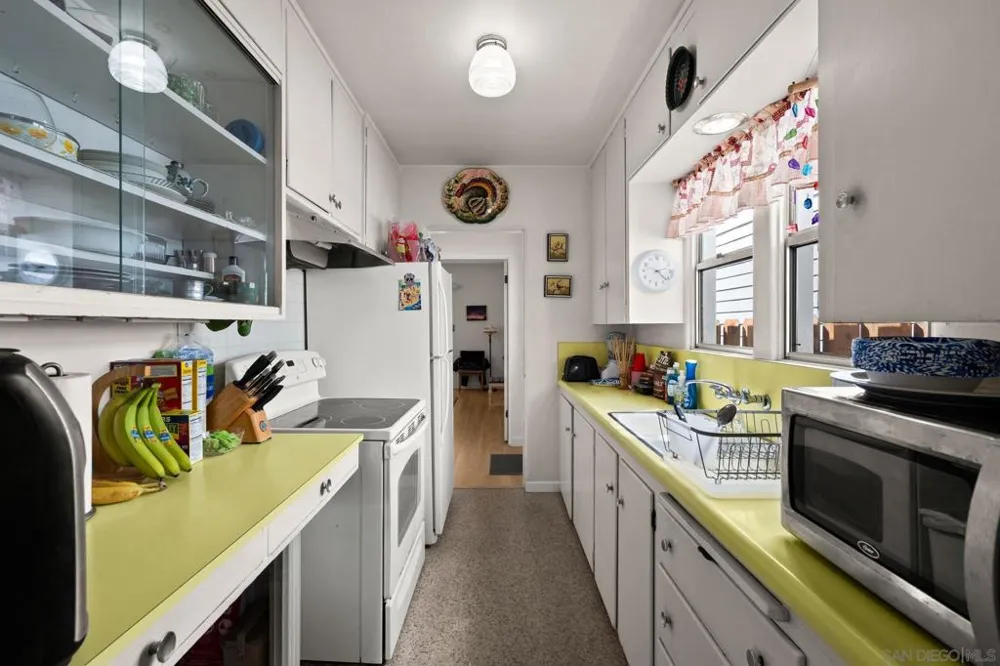 450 J Coronado, CA 92118