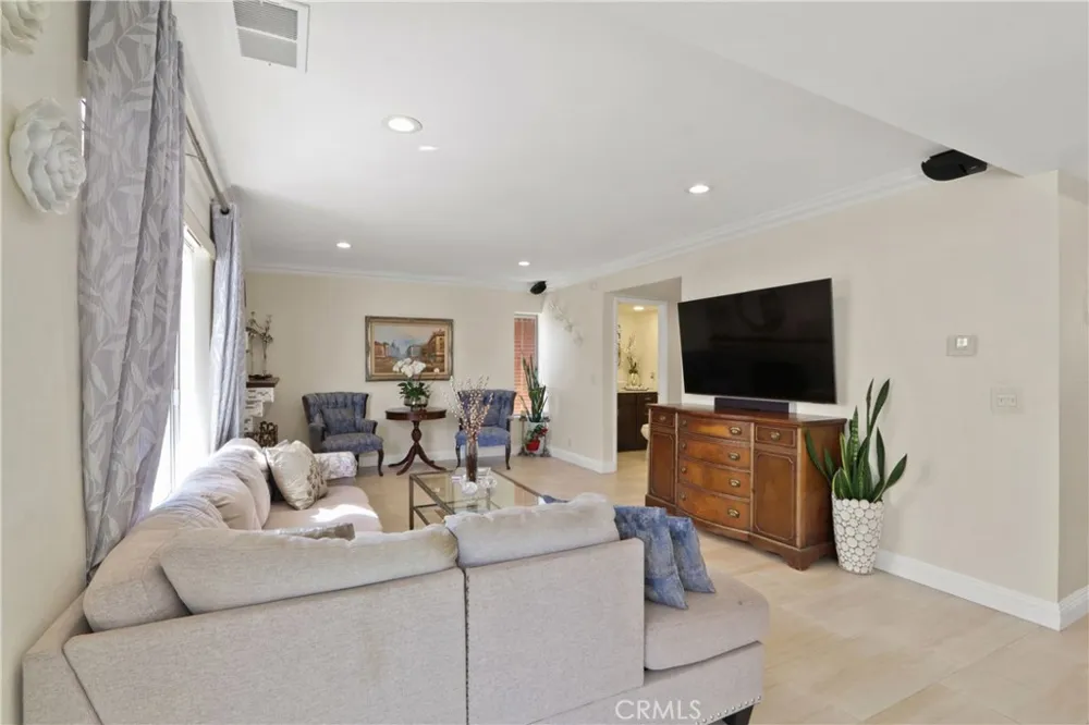 61 W Yale Loop Irvine, CA 92604