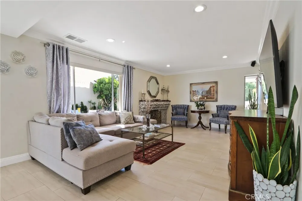 61 W Yale Loop Irvine, CA 92604